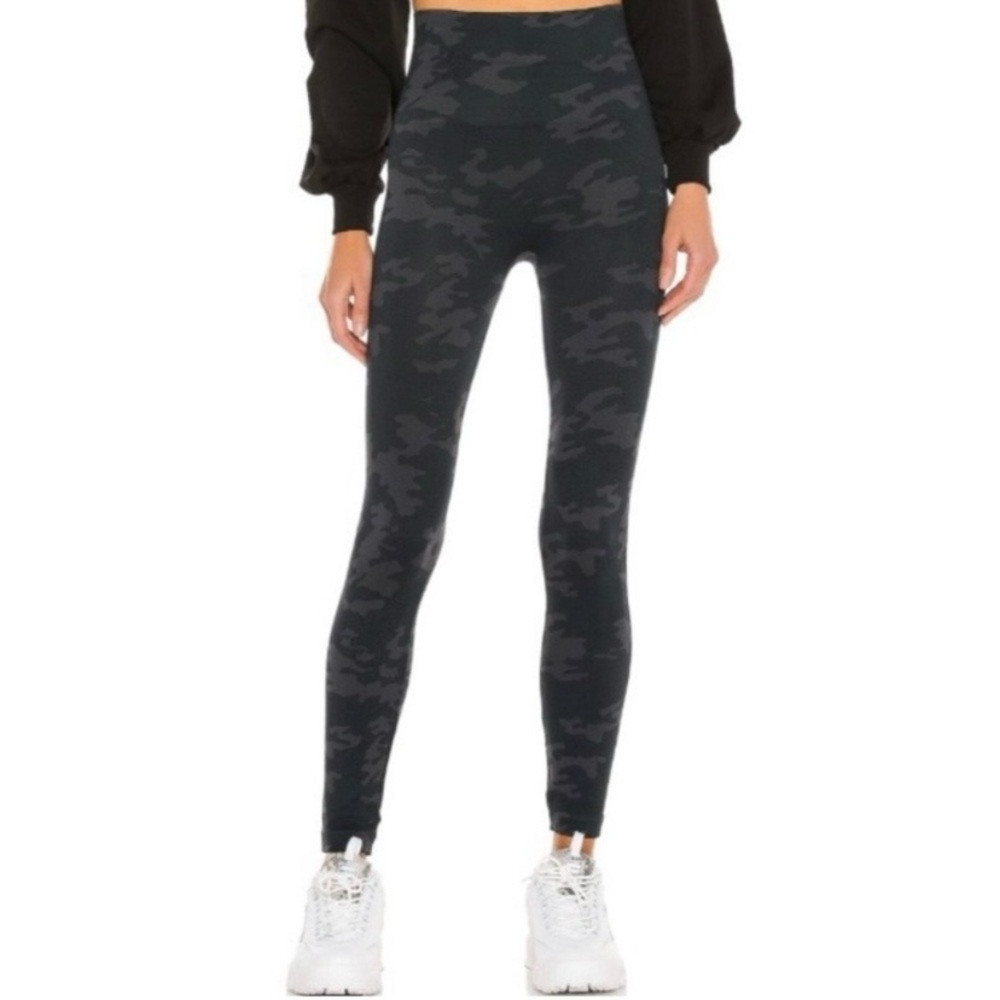 Spanx Look at Me Now seamless camo leggings. 🖤